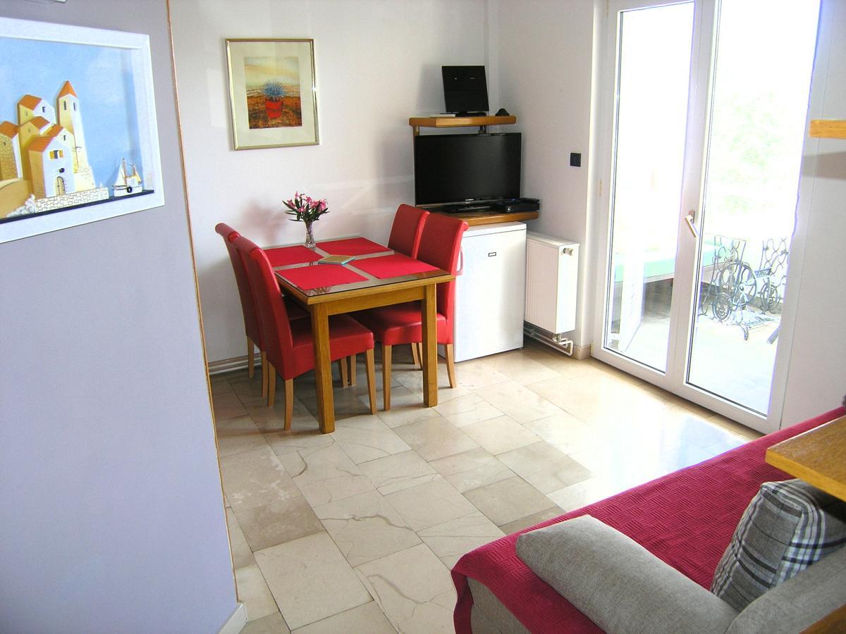 Apartments Oribella Krk Town Luaran gambar