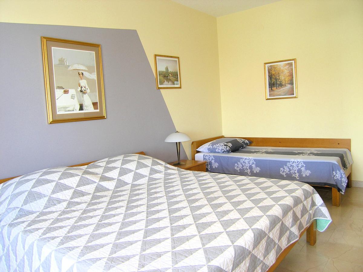Apartments Oribella Krk Town Luaran gambar