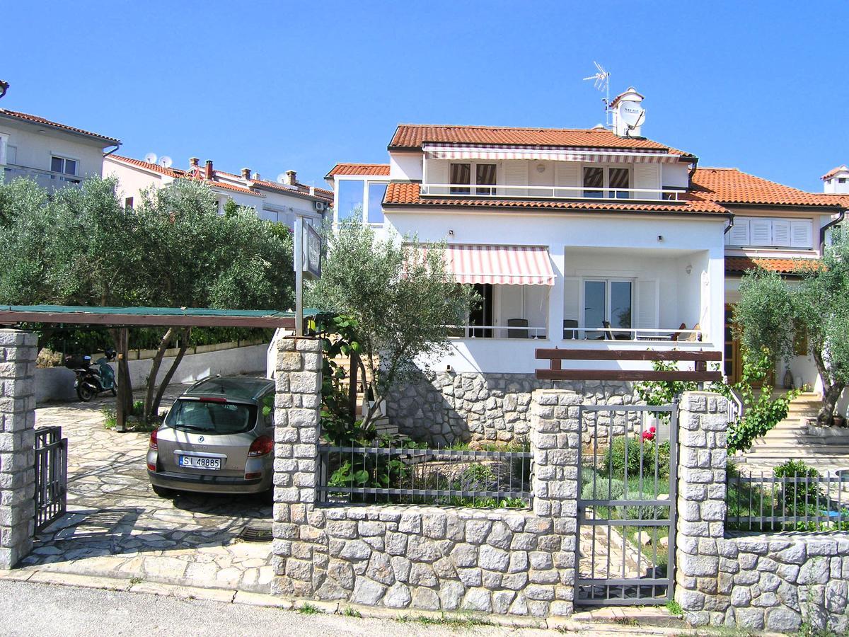 Apartments Oribella Krk Town Luaran gambar