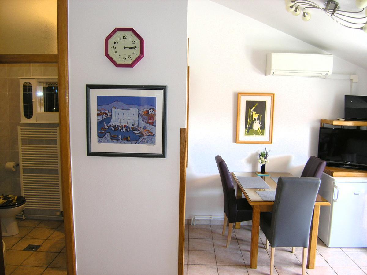 Apartments Oribella Krk Town Luaran gambar
