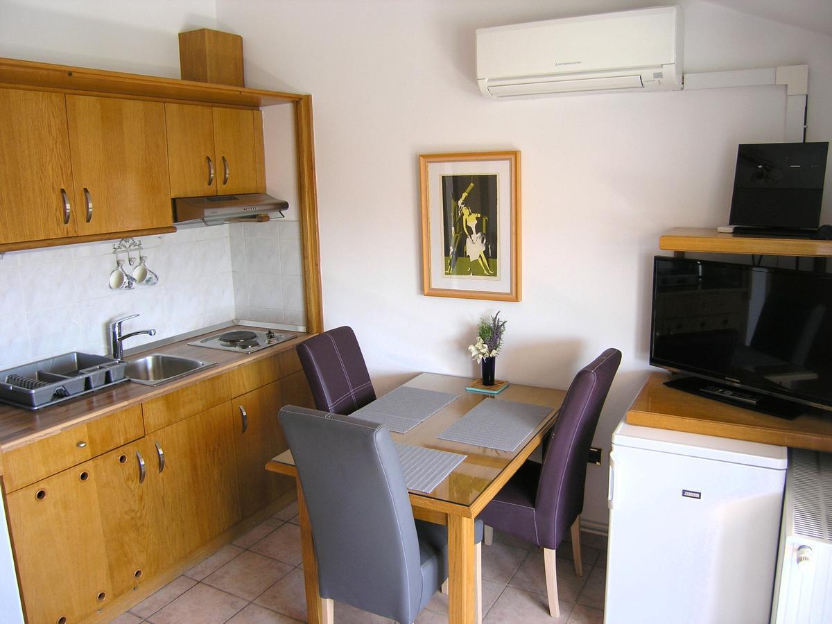 Apartments Oribella Krk Town Luaran gambar